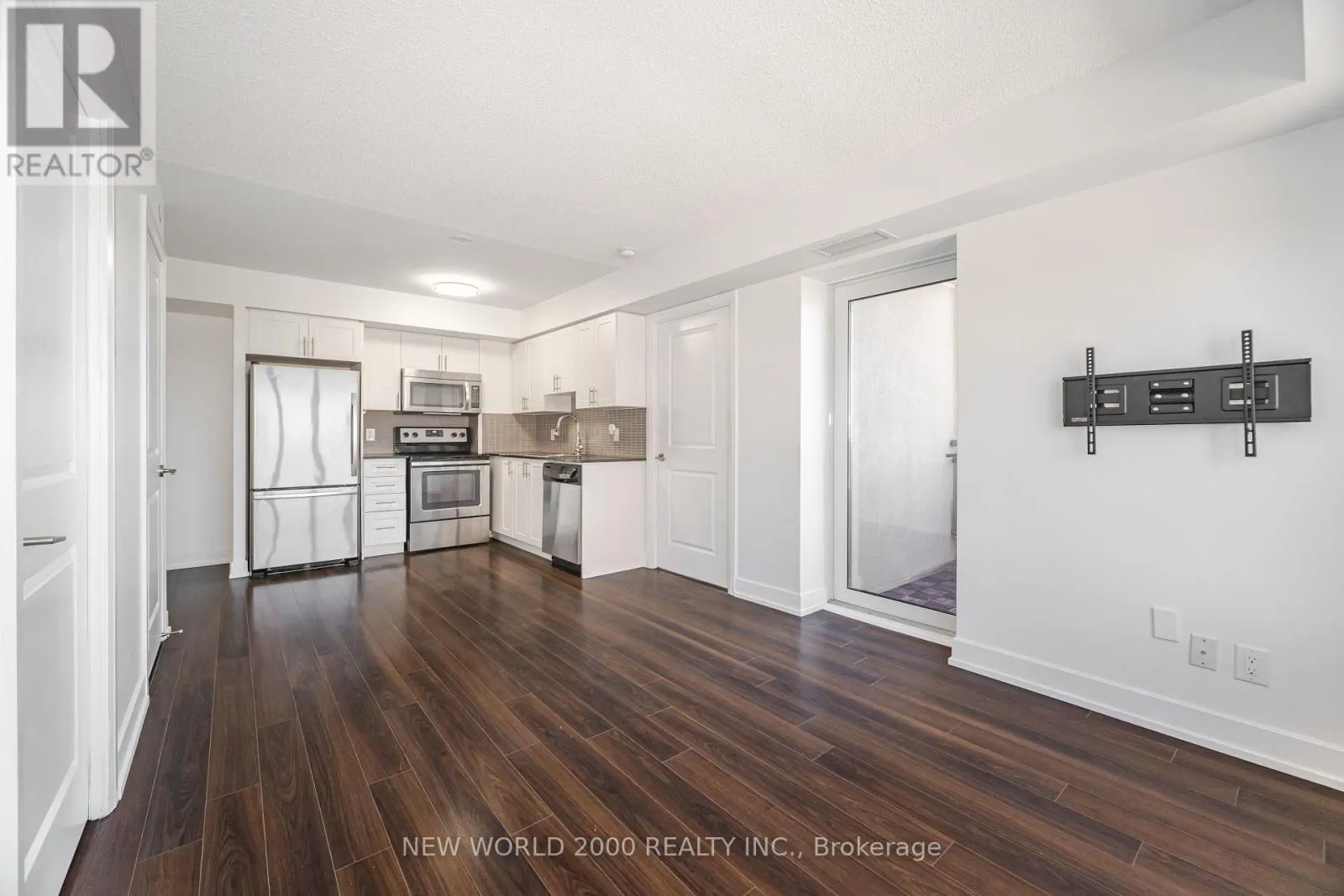 708 - 6 EVA ROAD