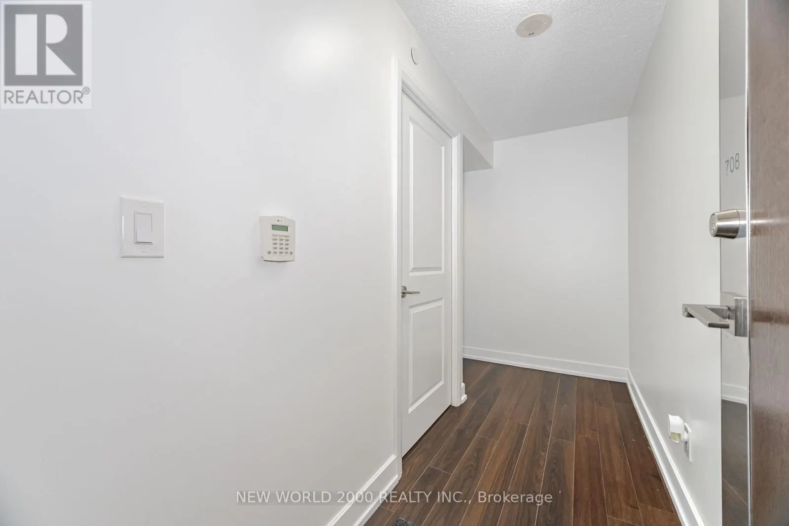 708 - 6 EVA ROAD