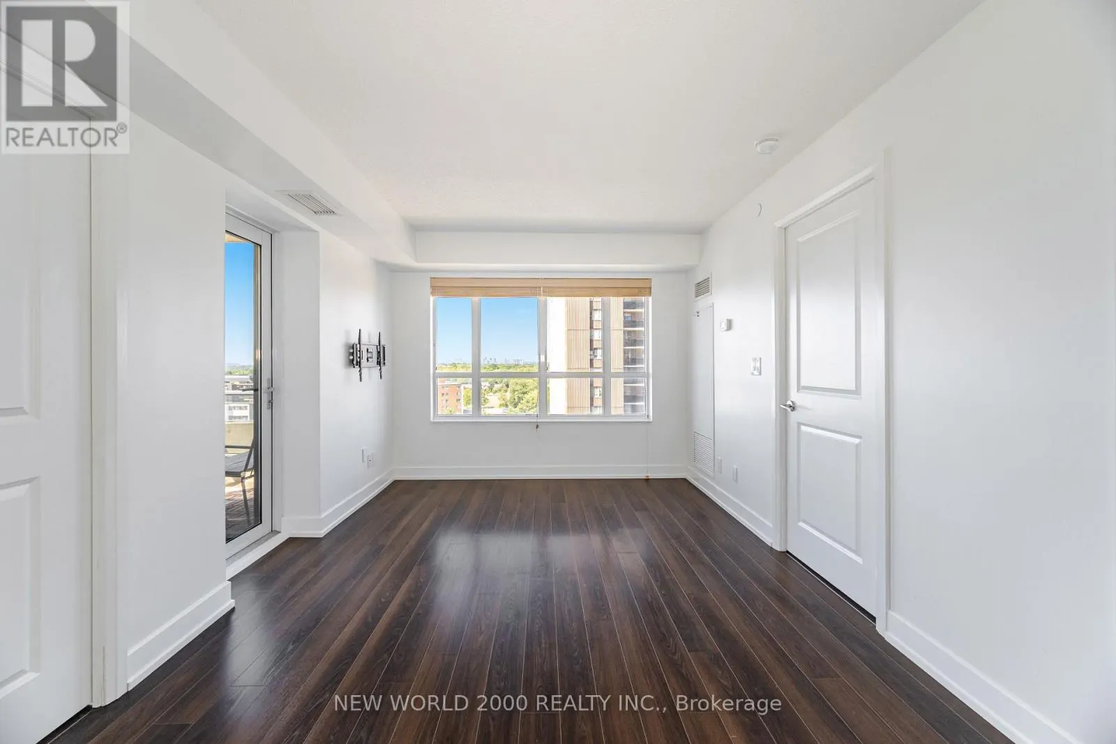 708 - 6 EVA ROAD