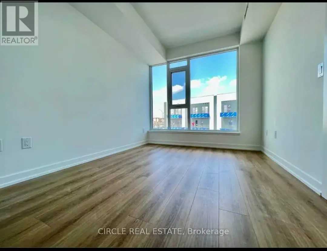 216 - 10 LAGERFELD DRIVE
