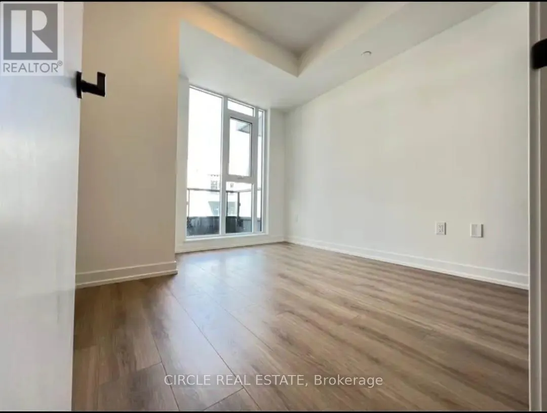 216 - 10 LAGERFELD DRIVE