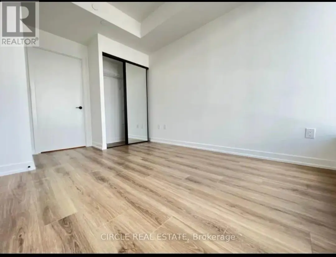 216 - 10 LAGERFELD DRIVE