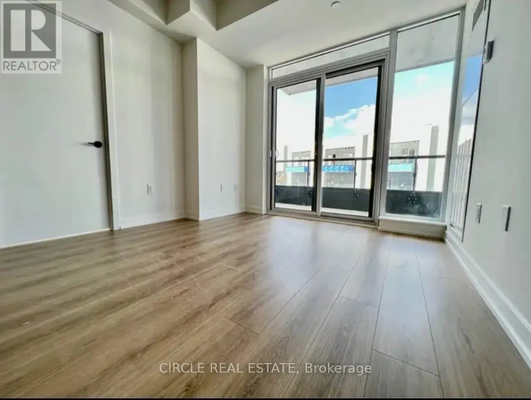 216 - 10 LAGERFELD DRIVE