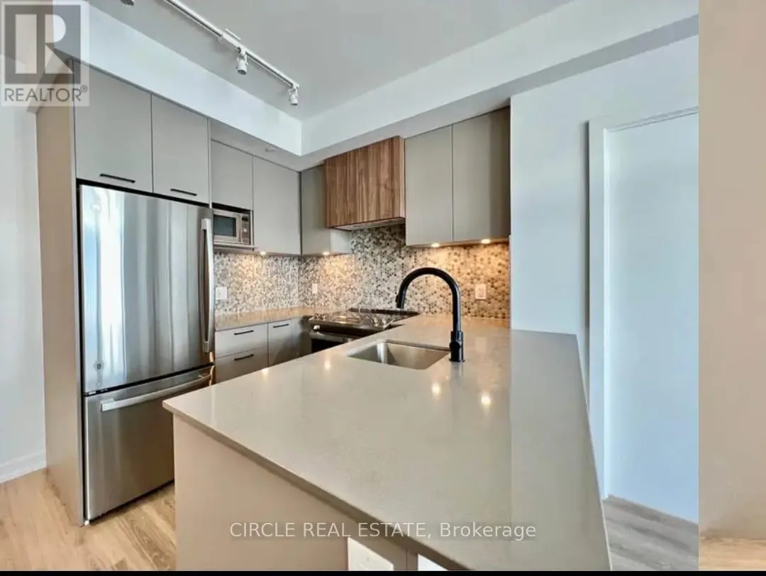 216 - 10 LAGERFELD DRIVE