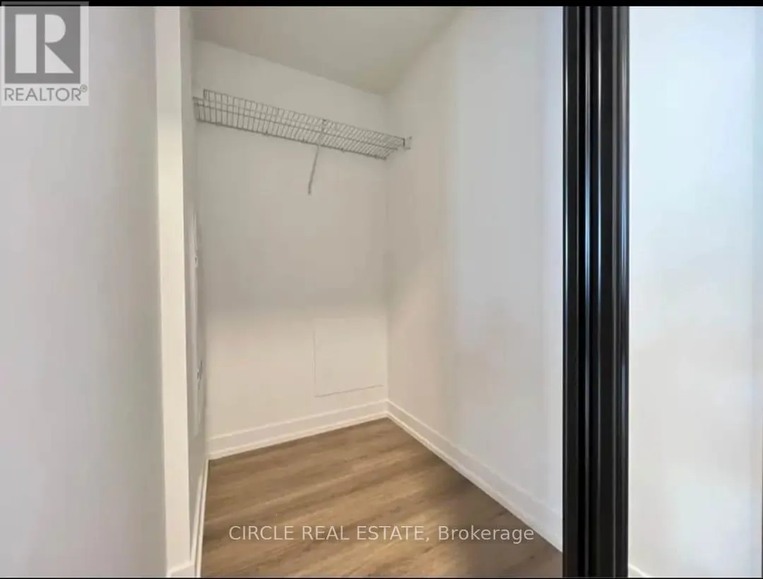 216 - 10 LAGERFELD DRIVE