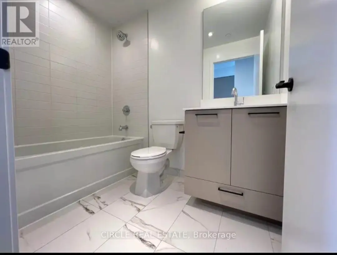 216 - 10 LAGERFELD DRIVE