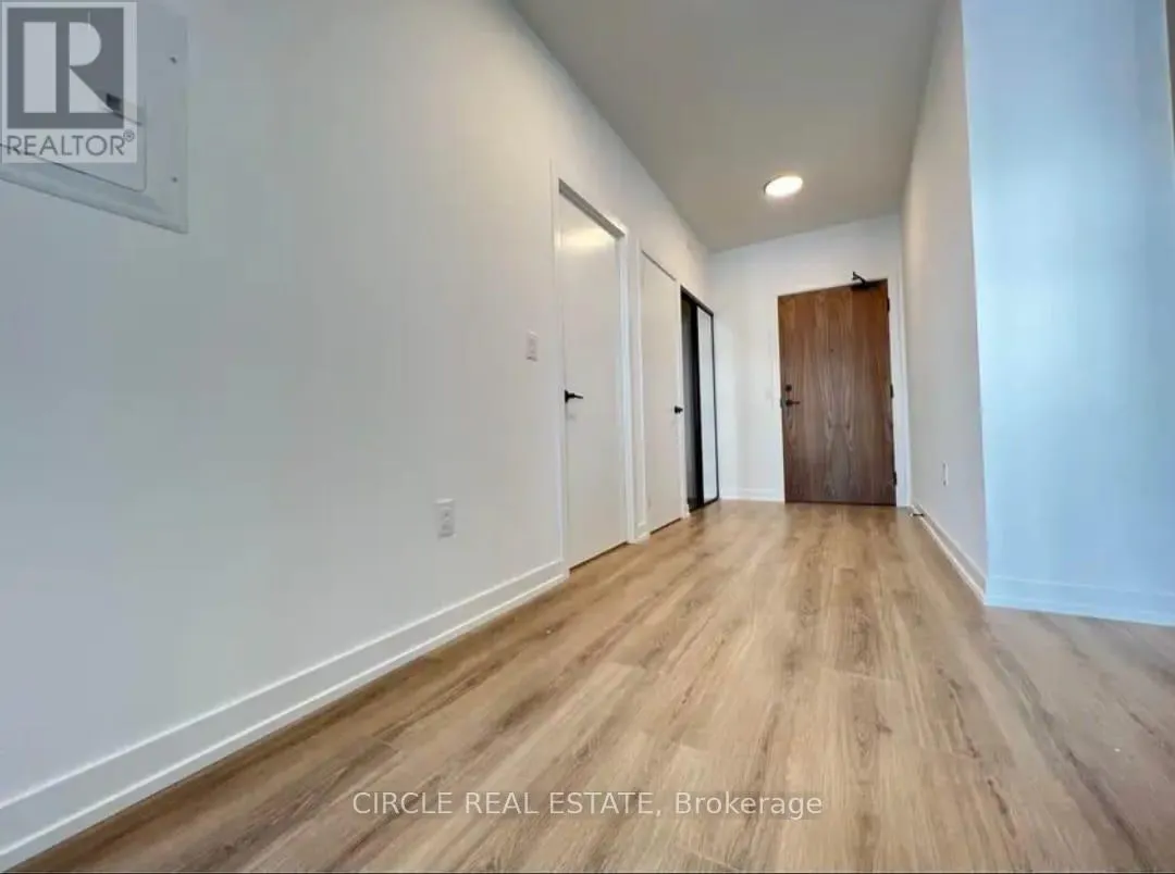 216 - 10 LAGERFELD DRIVE