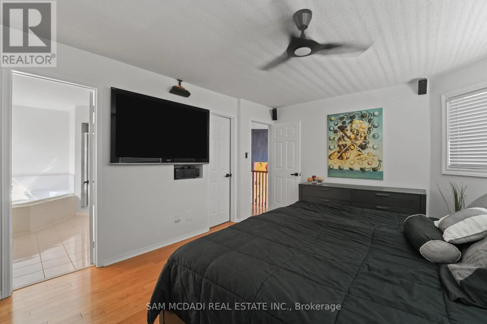 385 TURNBERRY CRESCENT