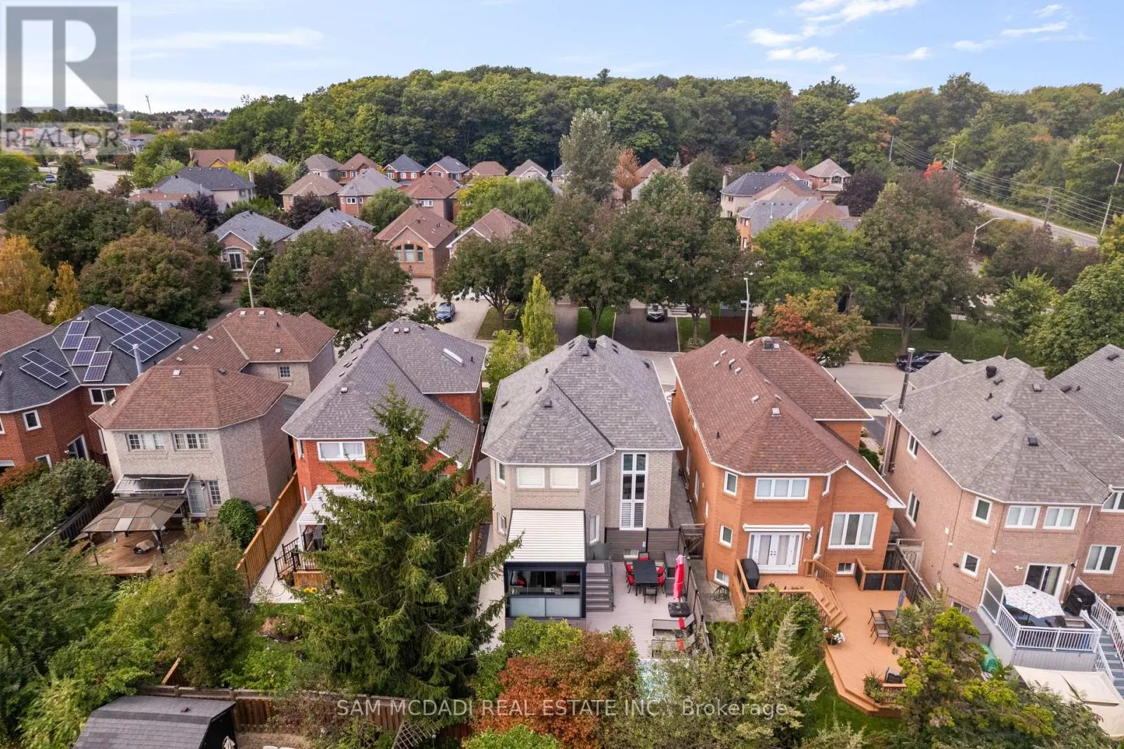 385 TURNBERRY CRESCENT