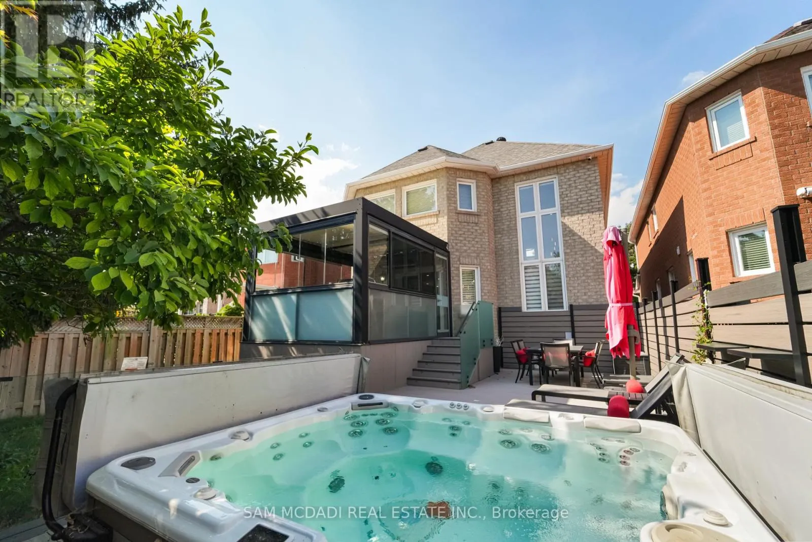 385 TURNBERRY CRESCENT