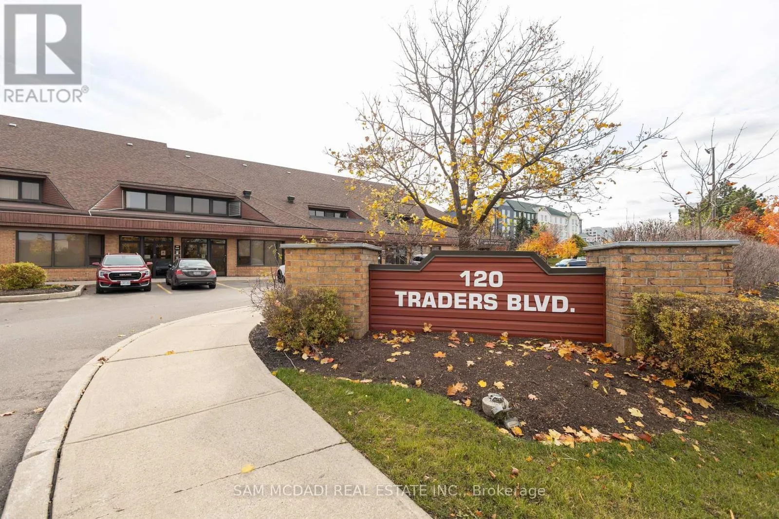 204 - 120 TRADERS BOULEVARD E