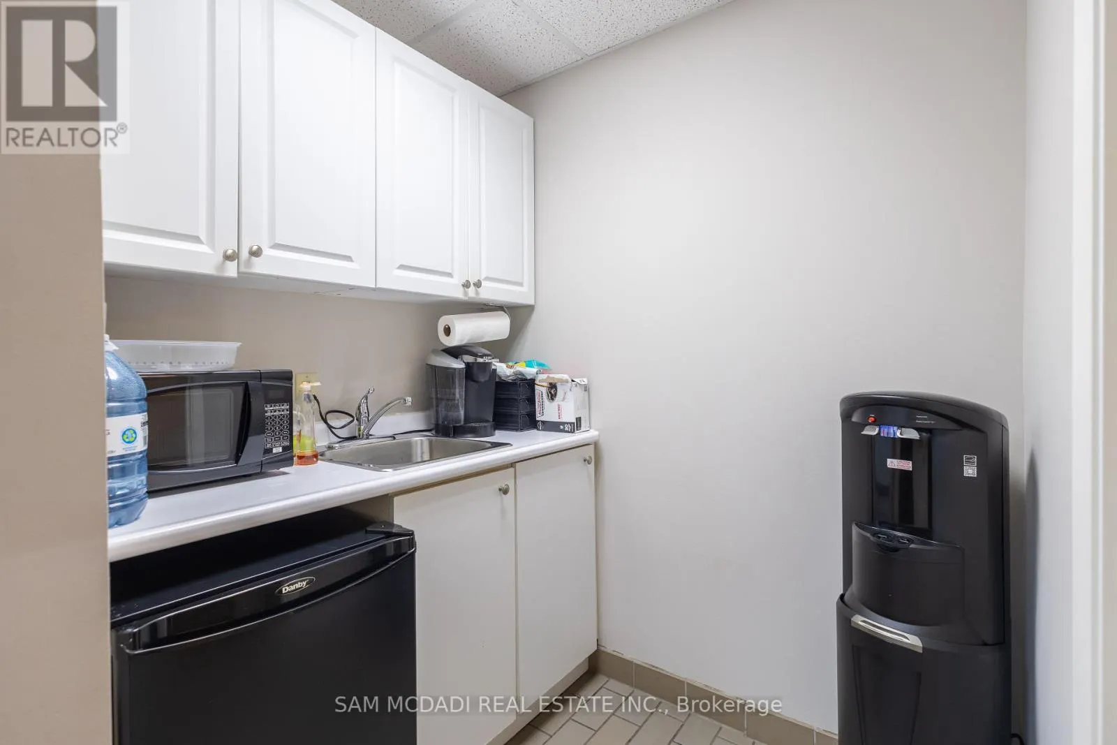 204 - 120 TRADERS BOULEVARD E