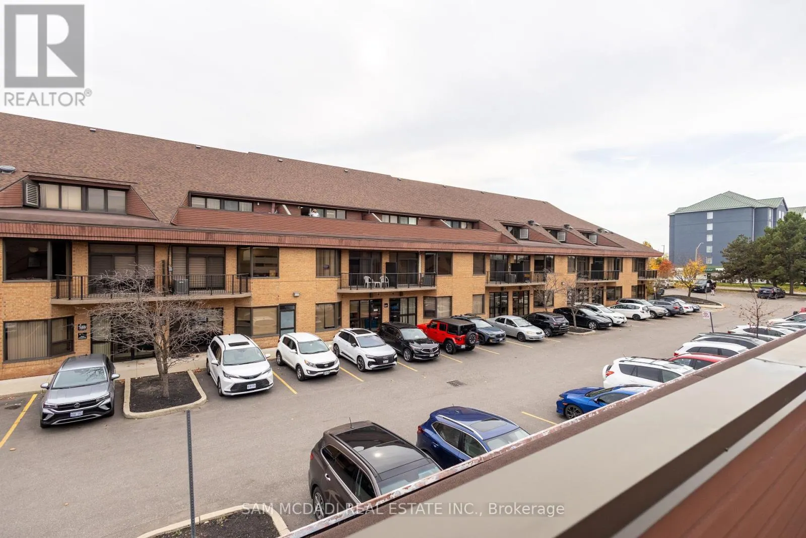 204 - 120 TRADERS BOULEVARD E