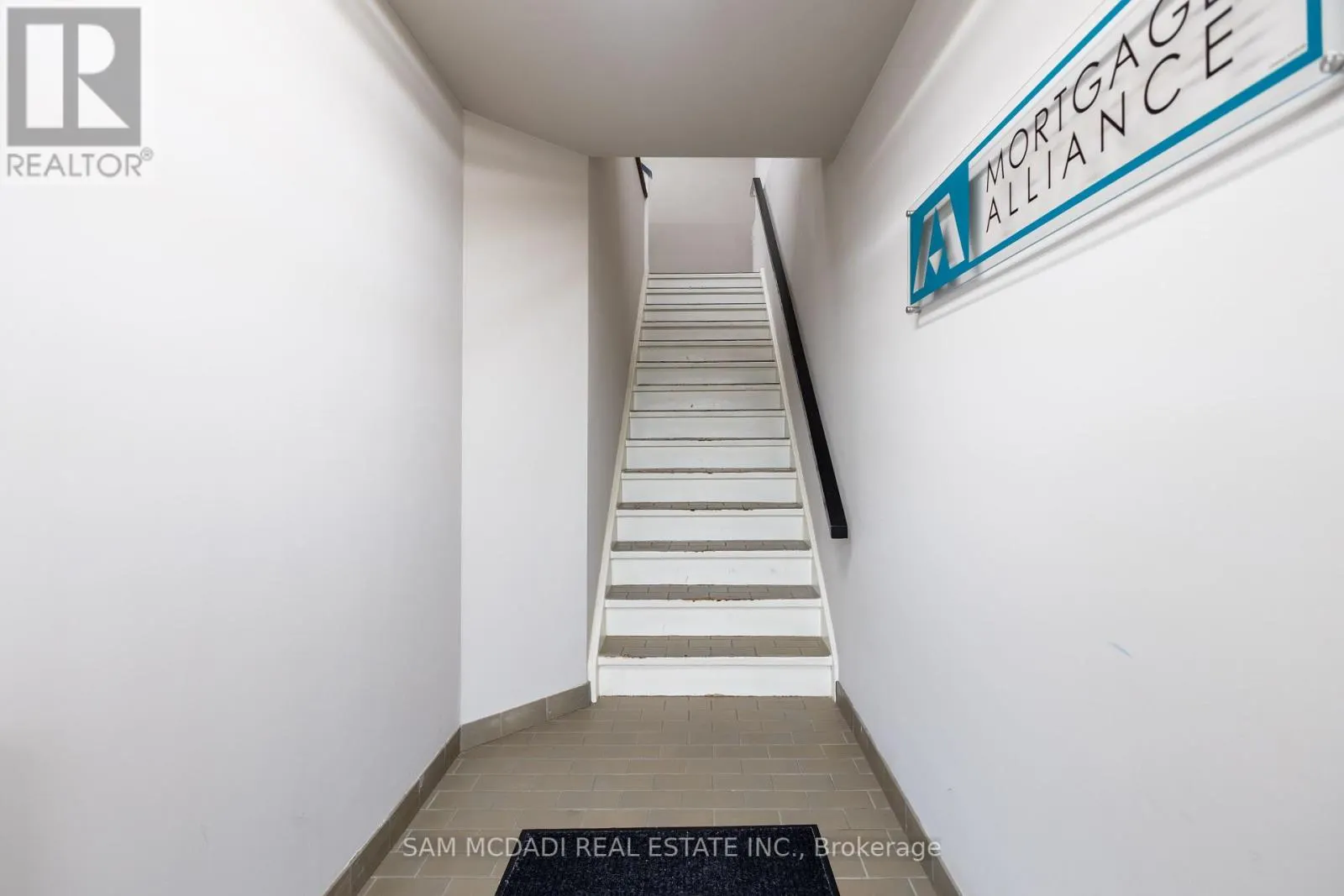 204 - 120 TRADERS BOULEVARD E