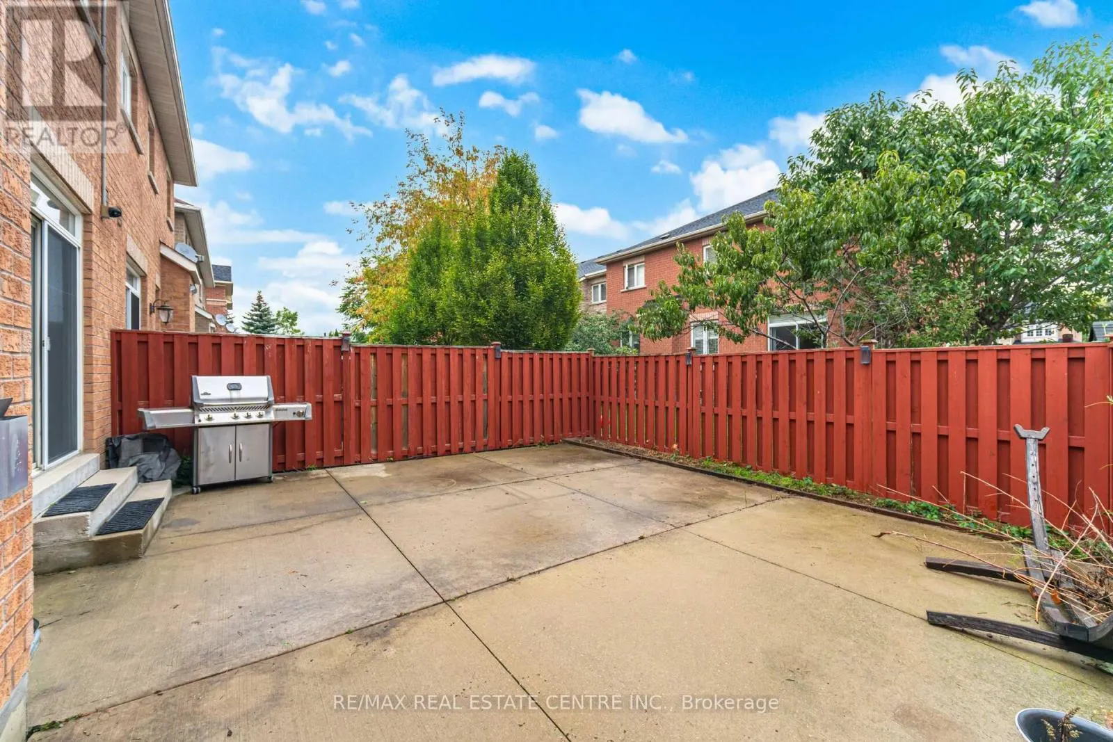 118 CONNOLLY CRESCENT