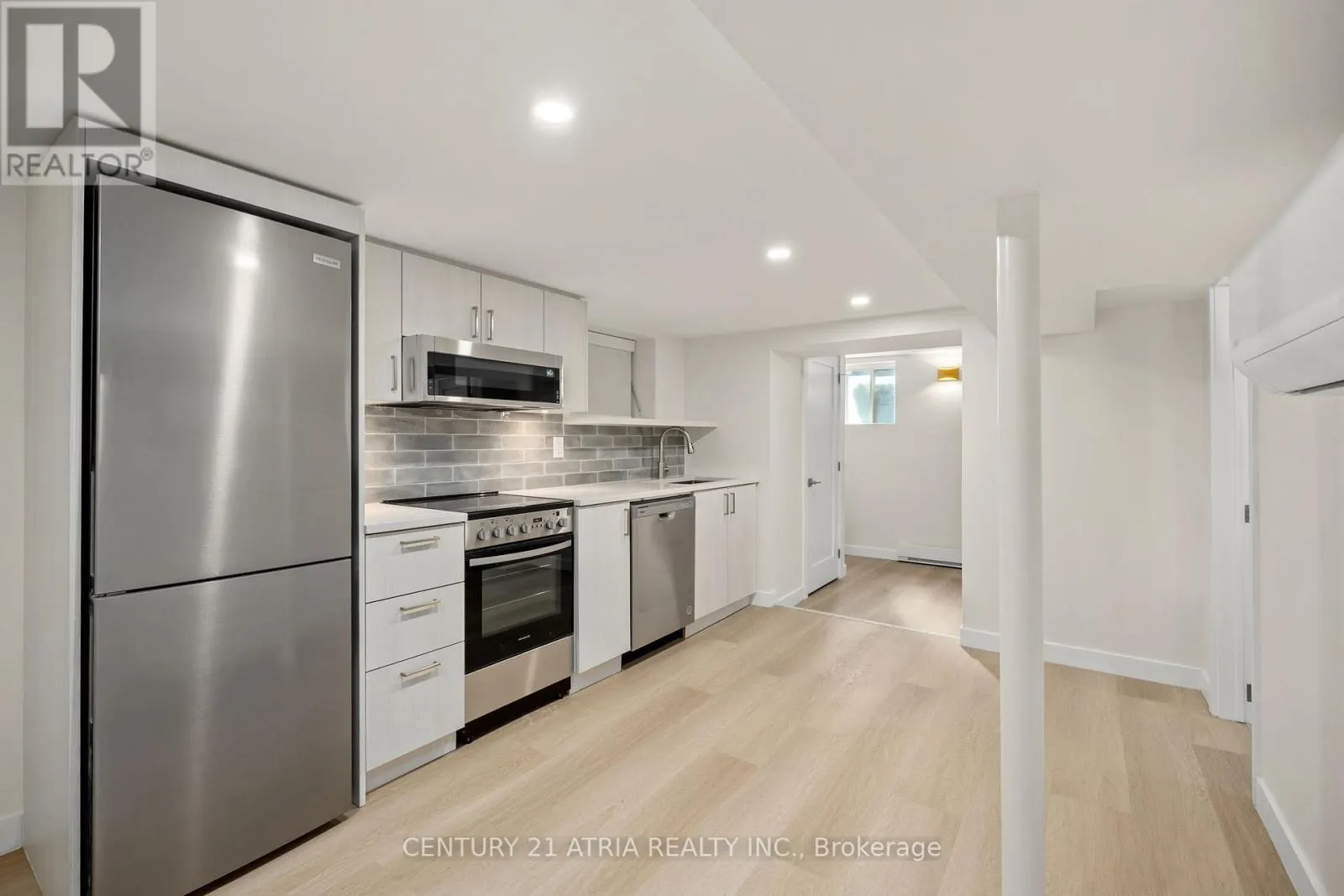 BASEMENT FRONT UNIT - 451 LANSDOWNE AVENUE