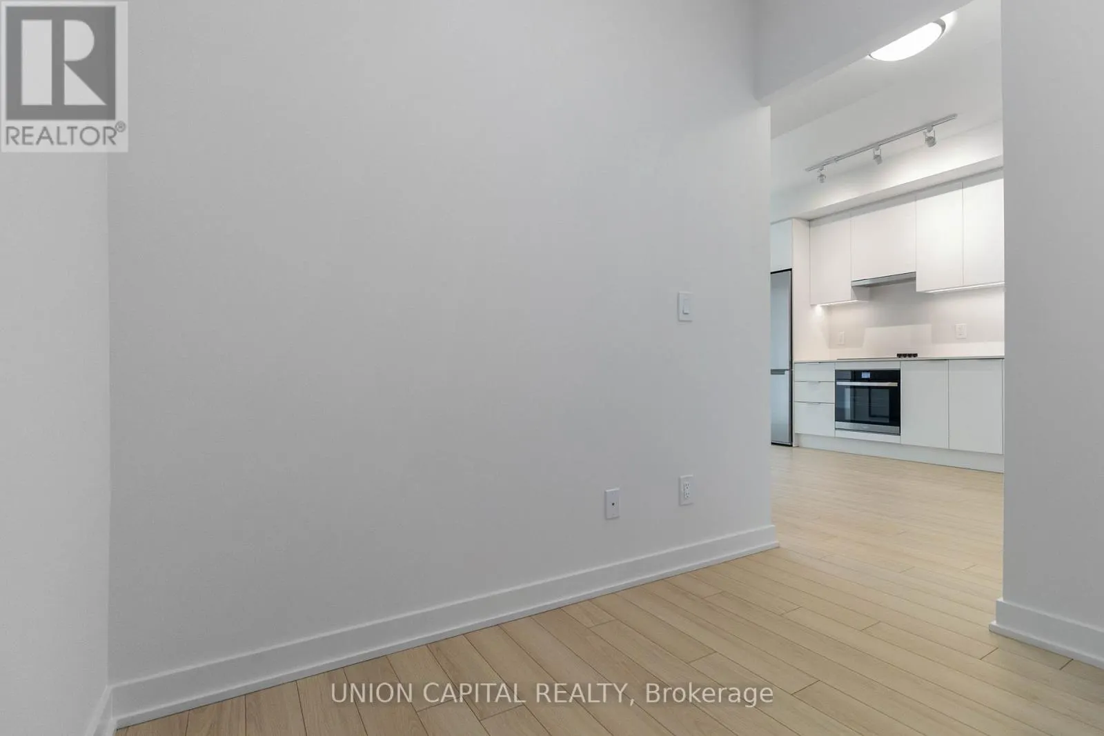 1605 - 3079 TRAFRALGAR ROAD