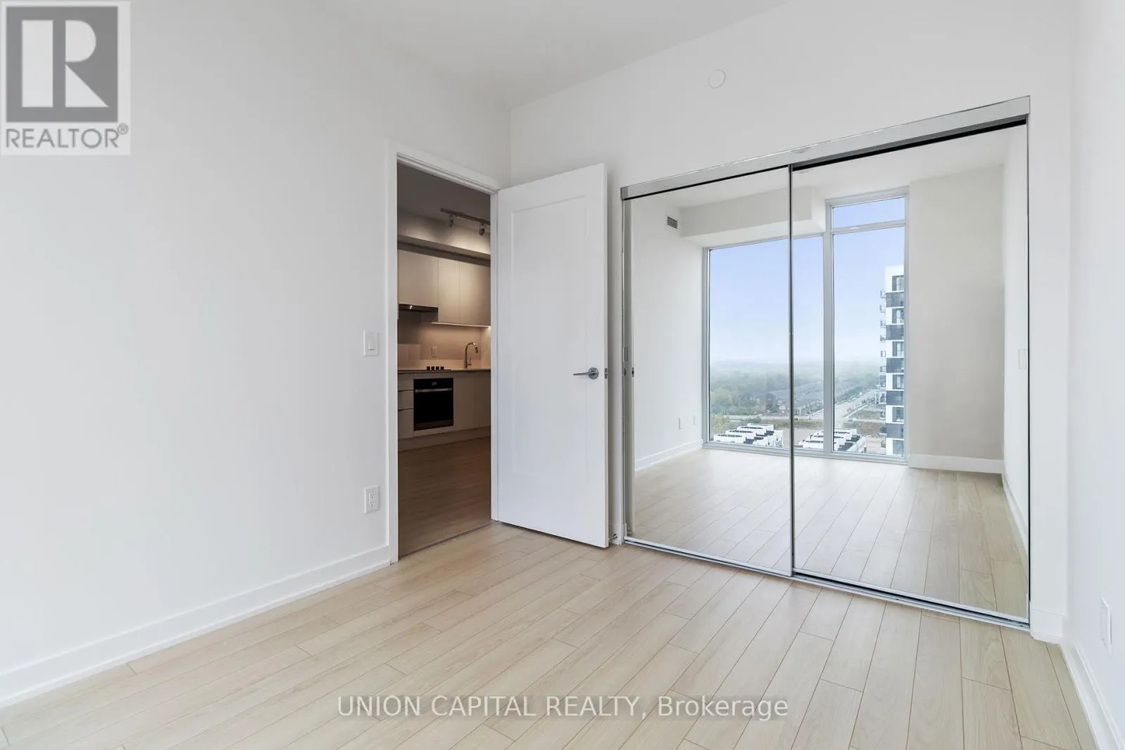 1605 - 3079 TRAFRALGAR ROAD