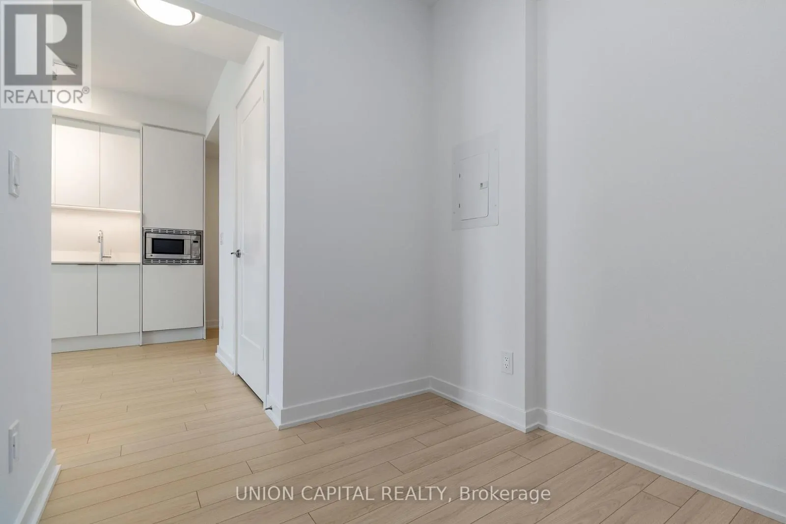 1605 - 3079 TRAFRALGAR ROAD