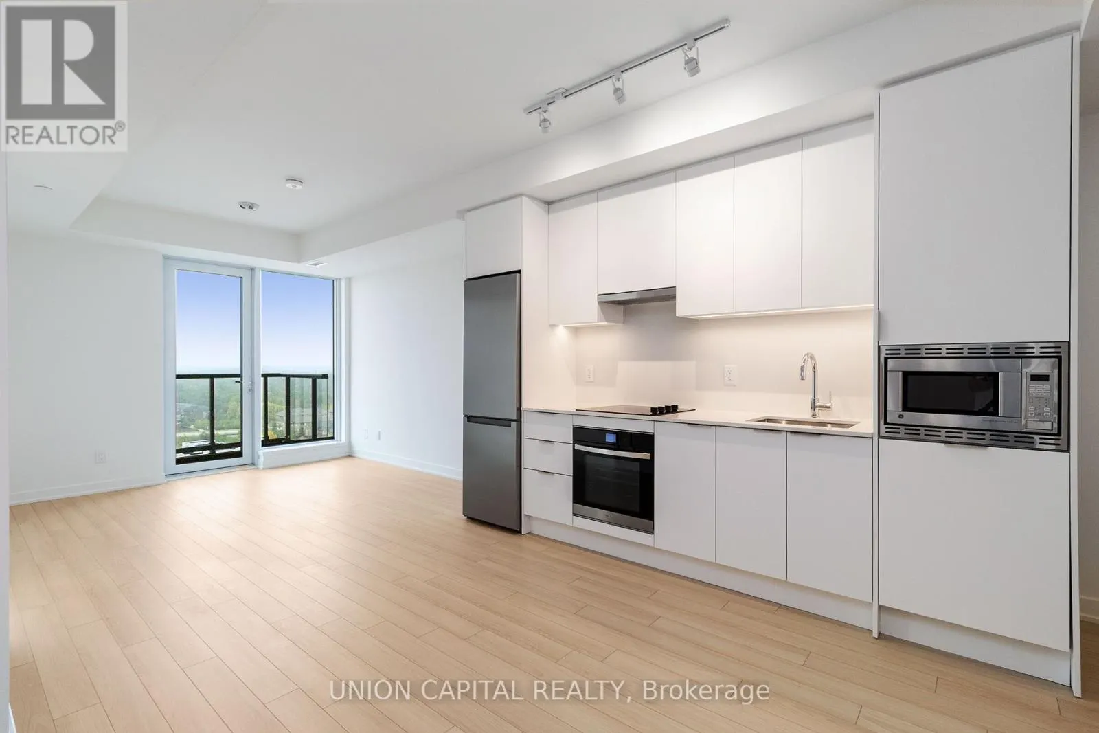 1605 - 3079 TRAFRALGAR ROAD