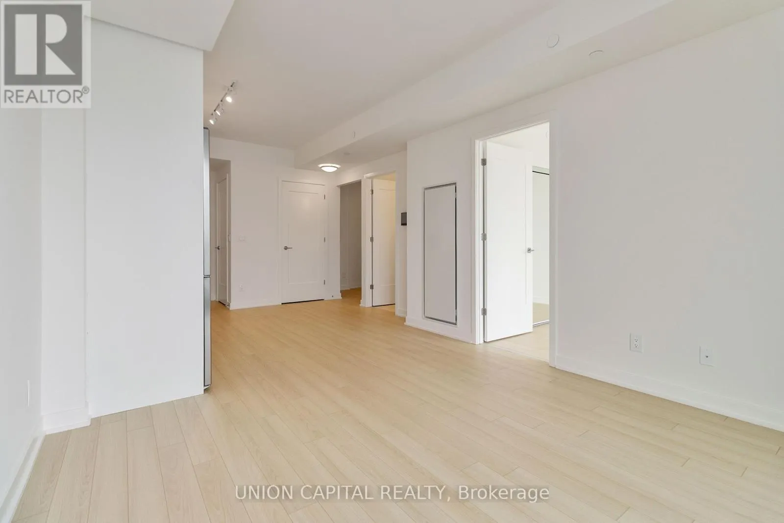 1605 - 3079 TRAFRALGAR ROAD