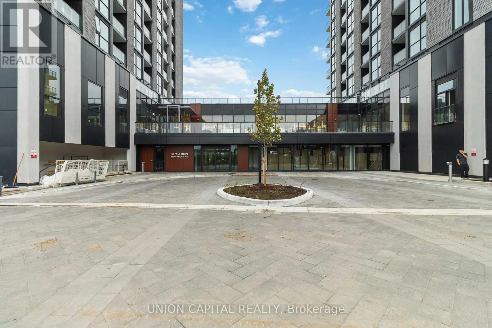 1605 - 3079 TRAFRALGAR ROAD