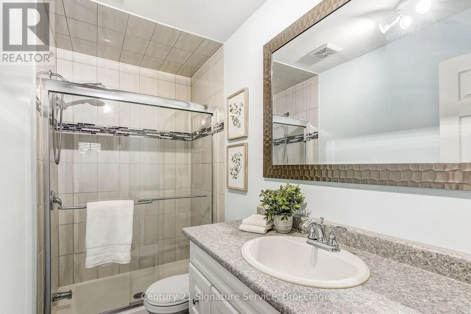 12 - 1951 RATHBURN ROAD E