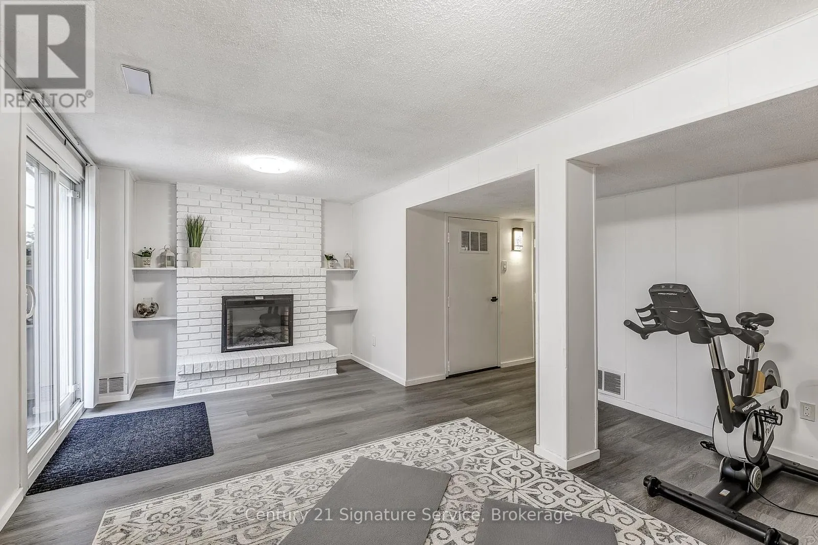 12 - 1951 RATHBURN ROAD E