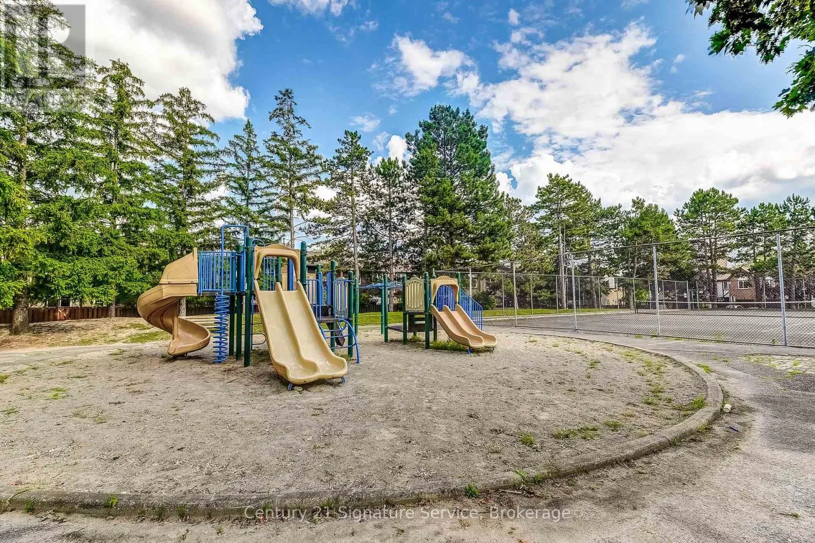 12 - 1951 RATHBURN ROAD E