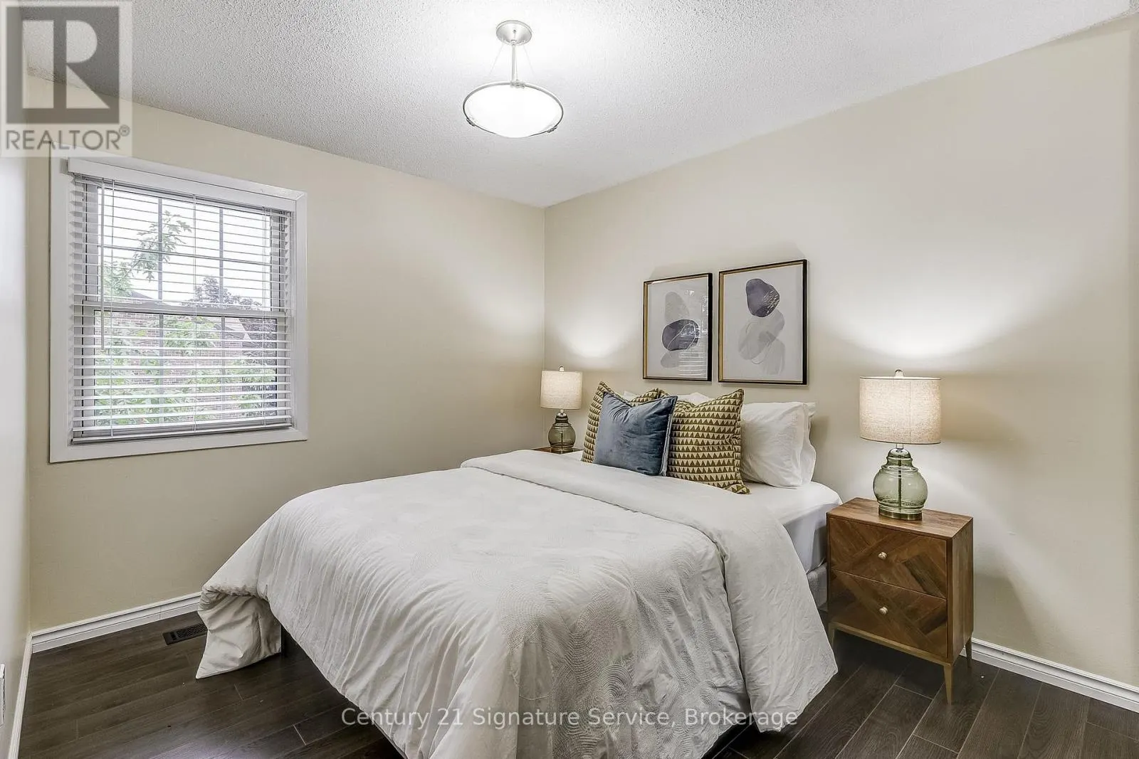 12 - 1951 RATHBURN ROAD E