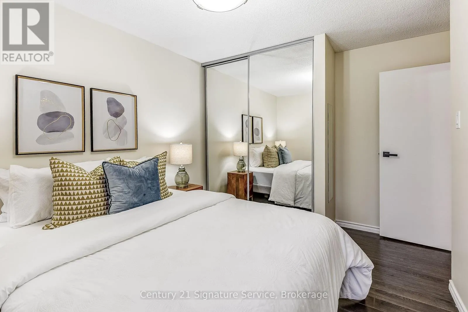 12 - 1951 RATHBURN ROAD E