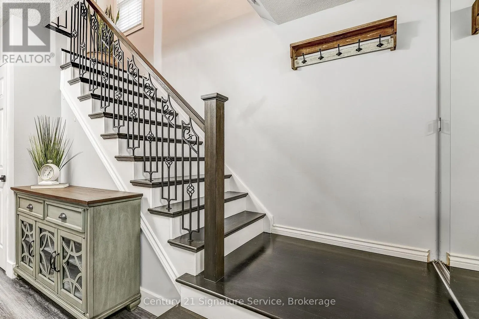 12 - 1951 RATHBURN ROAD E
