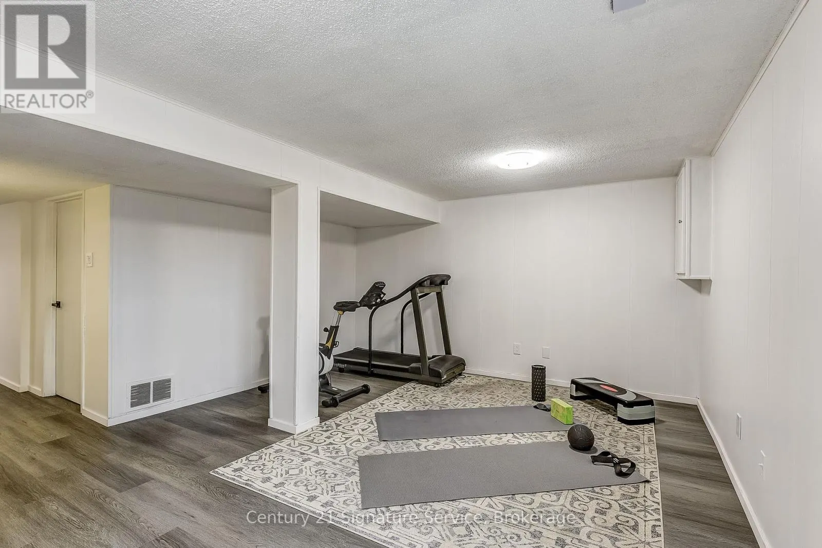 12 - 1951 RATHBURN ROAD E