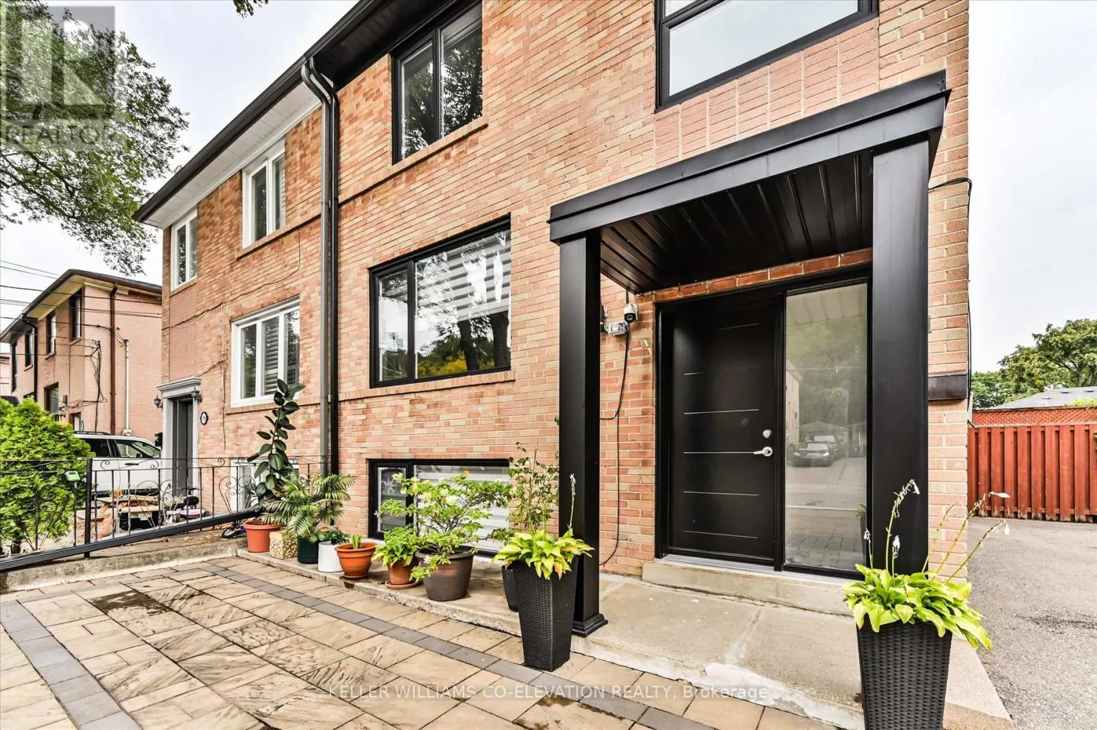61 EDINBOROUGH COURT