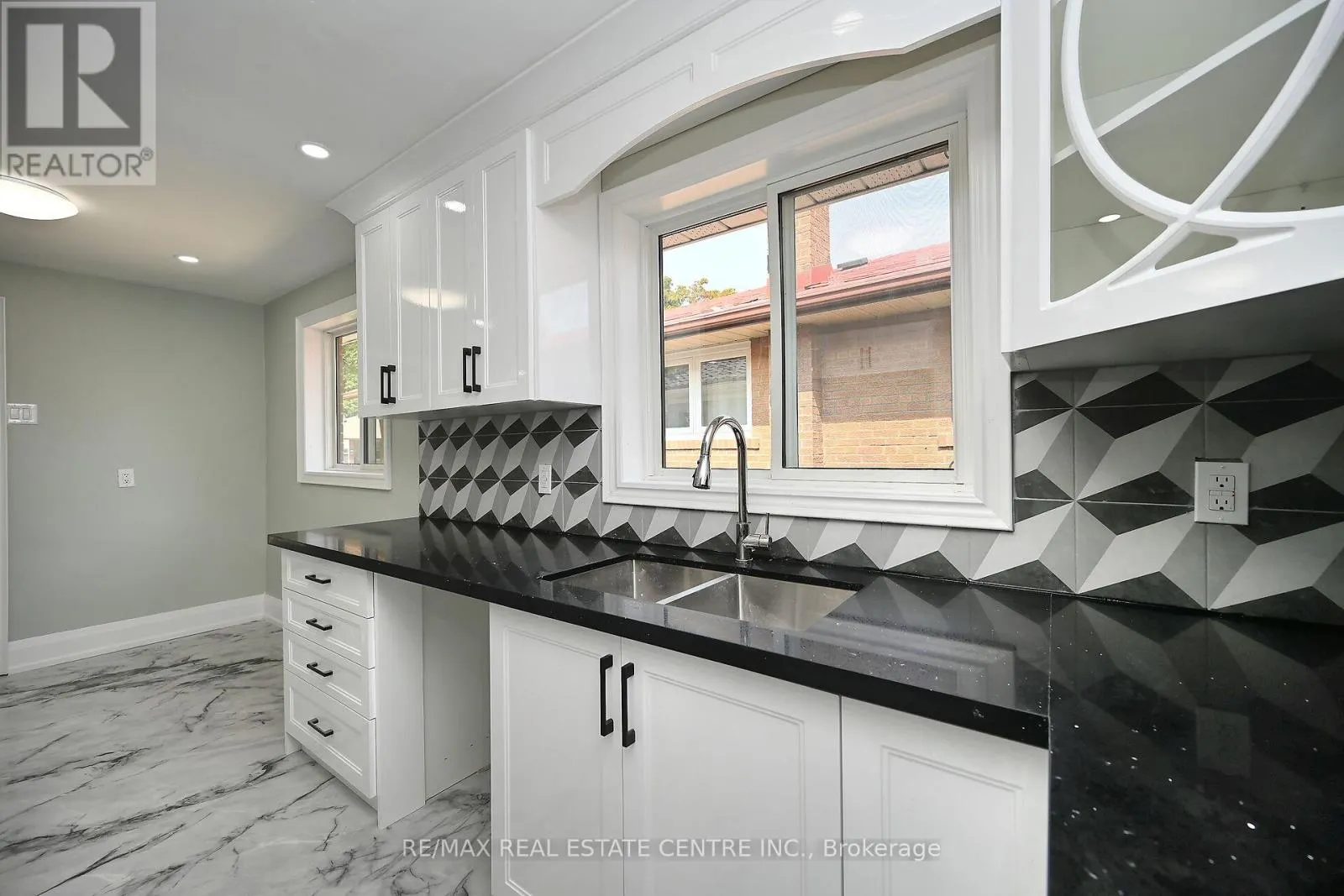 526 SELSEY DRIVE