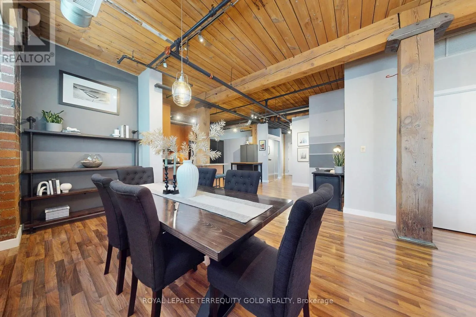 107 - 2154 DUNDAS STREET W