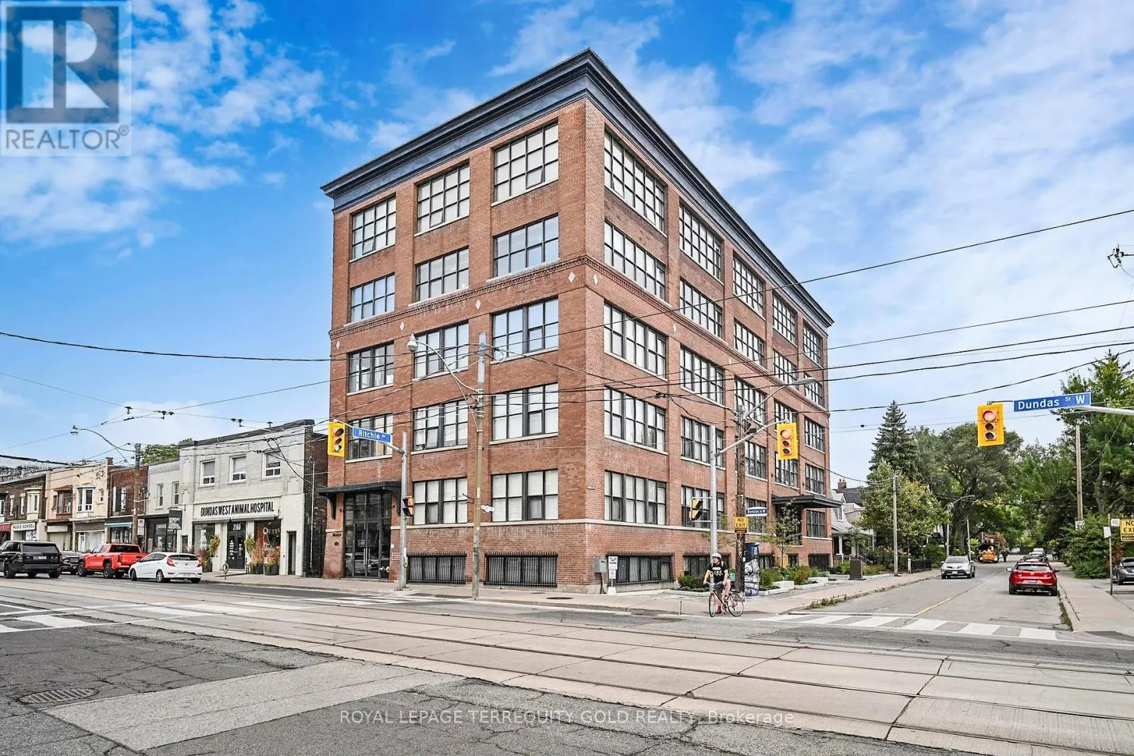 107 - 2154 DUNDAS STREET W