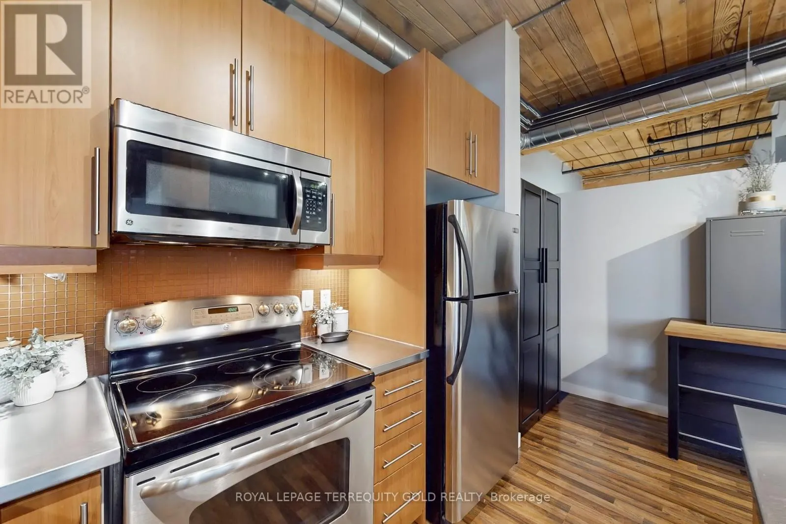 107 - 2154 DUNDAS STREET W