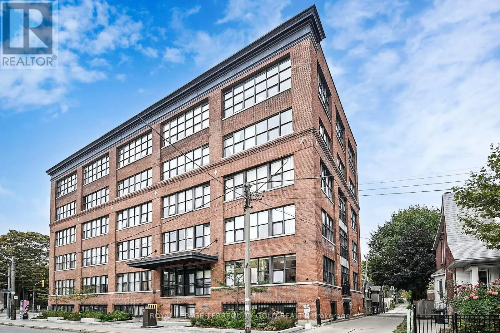 107 - 2154 DUNDAS STREET W