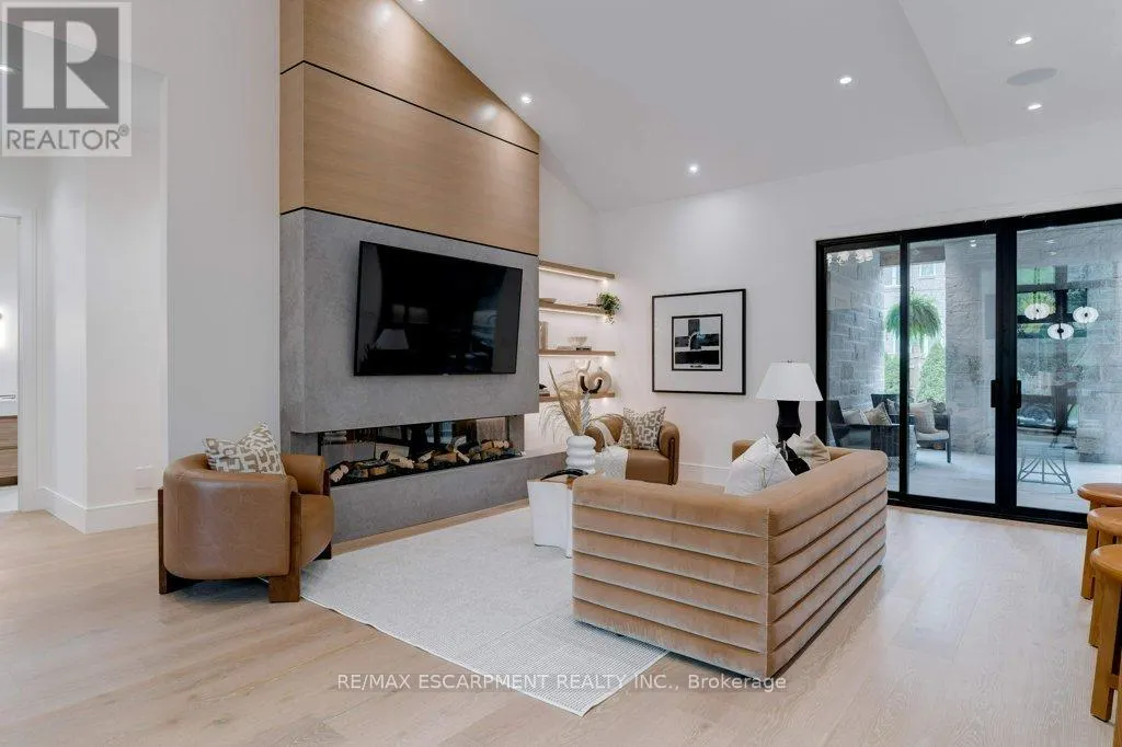 2209 COURTLAND DRIVE
