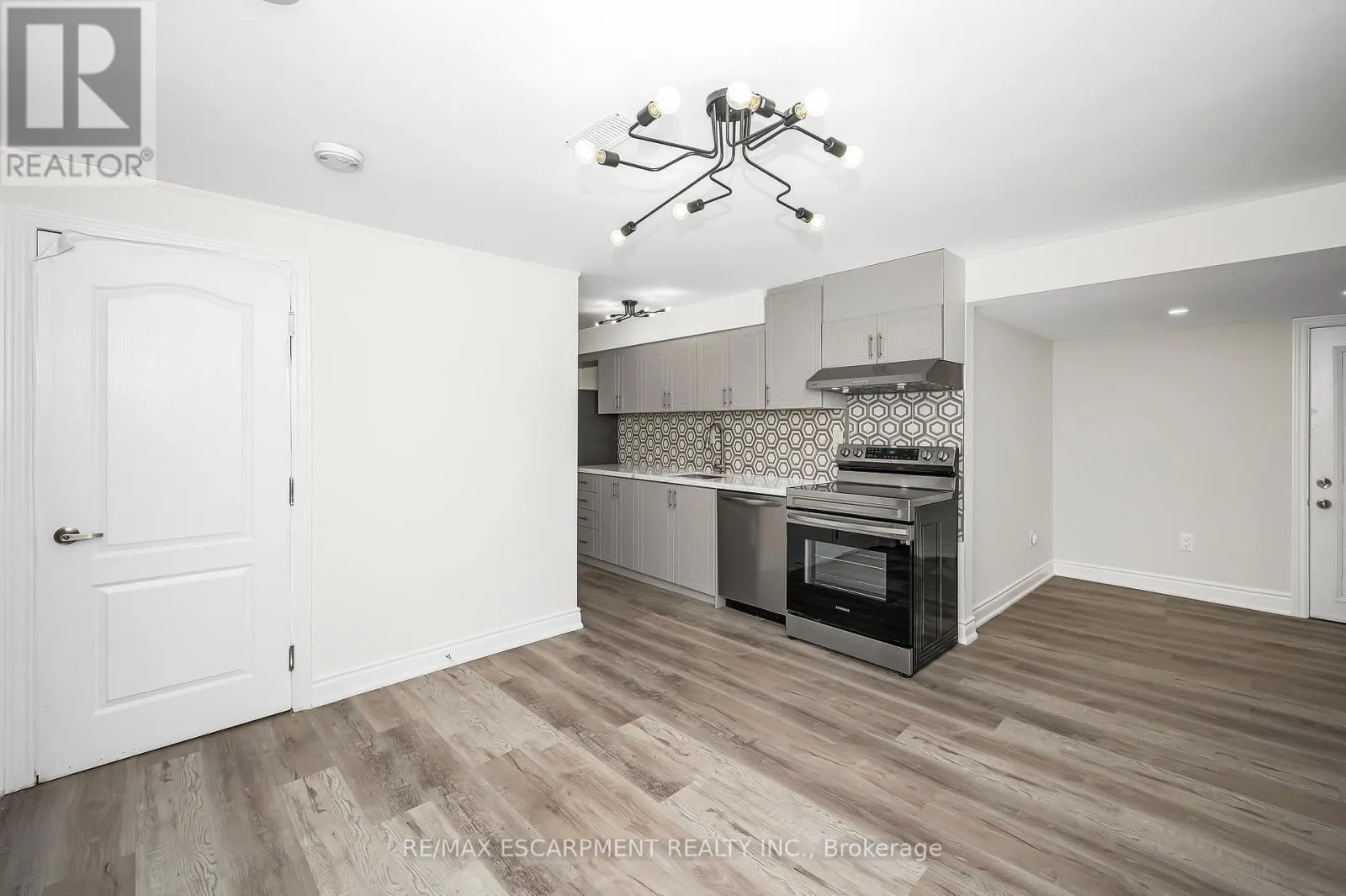 2728 GUILFORD CRESCENT