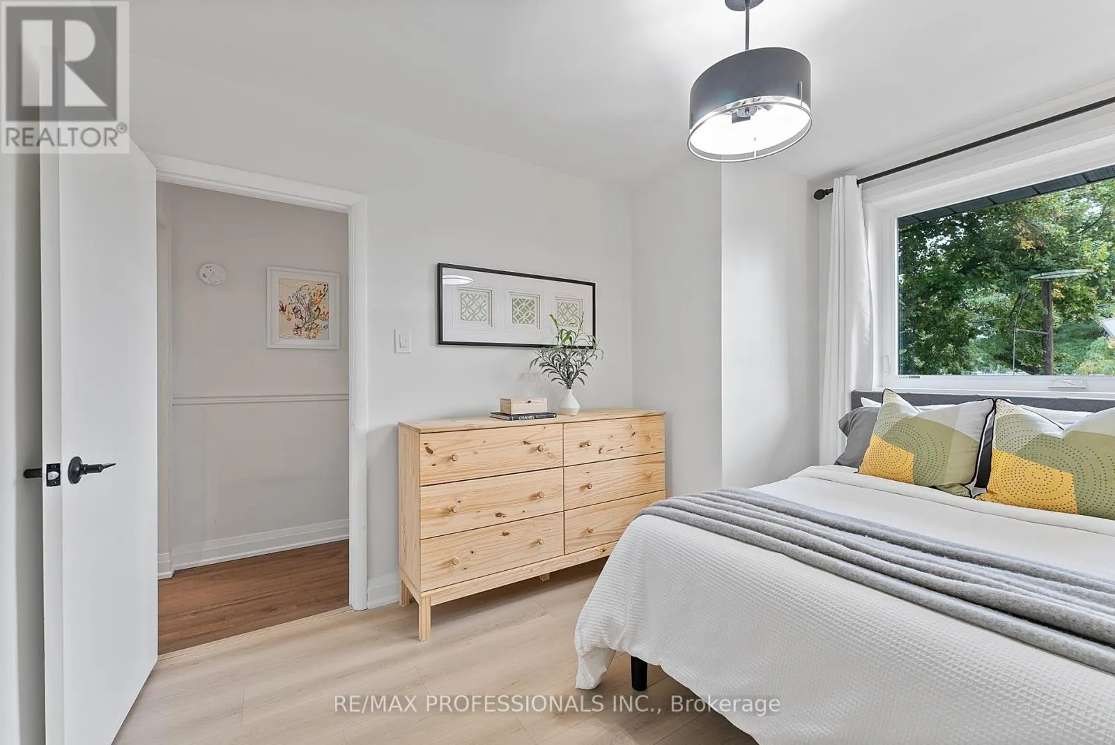 18 LAVINGTON DRIVE
