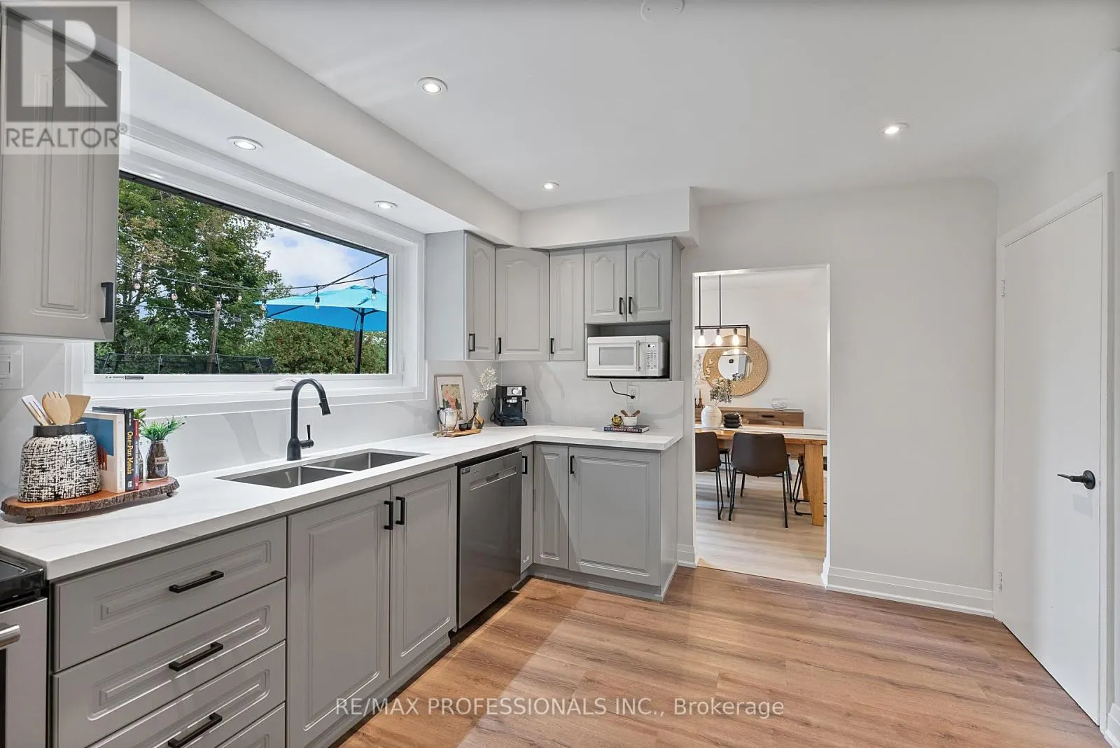 18 LAVINGTON DRIVE
