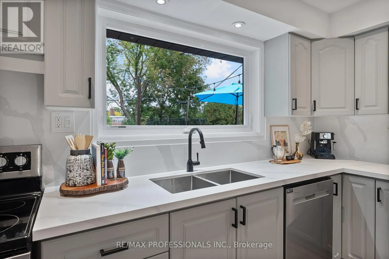 18 LAVINGTON DRIVE