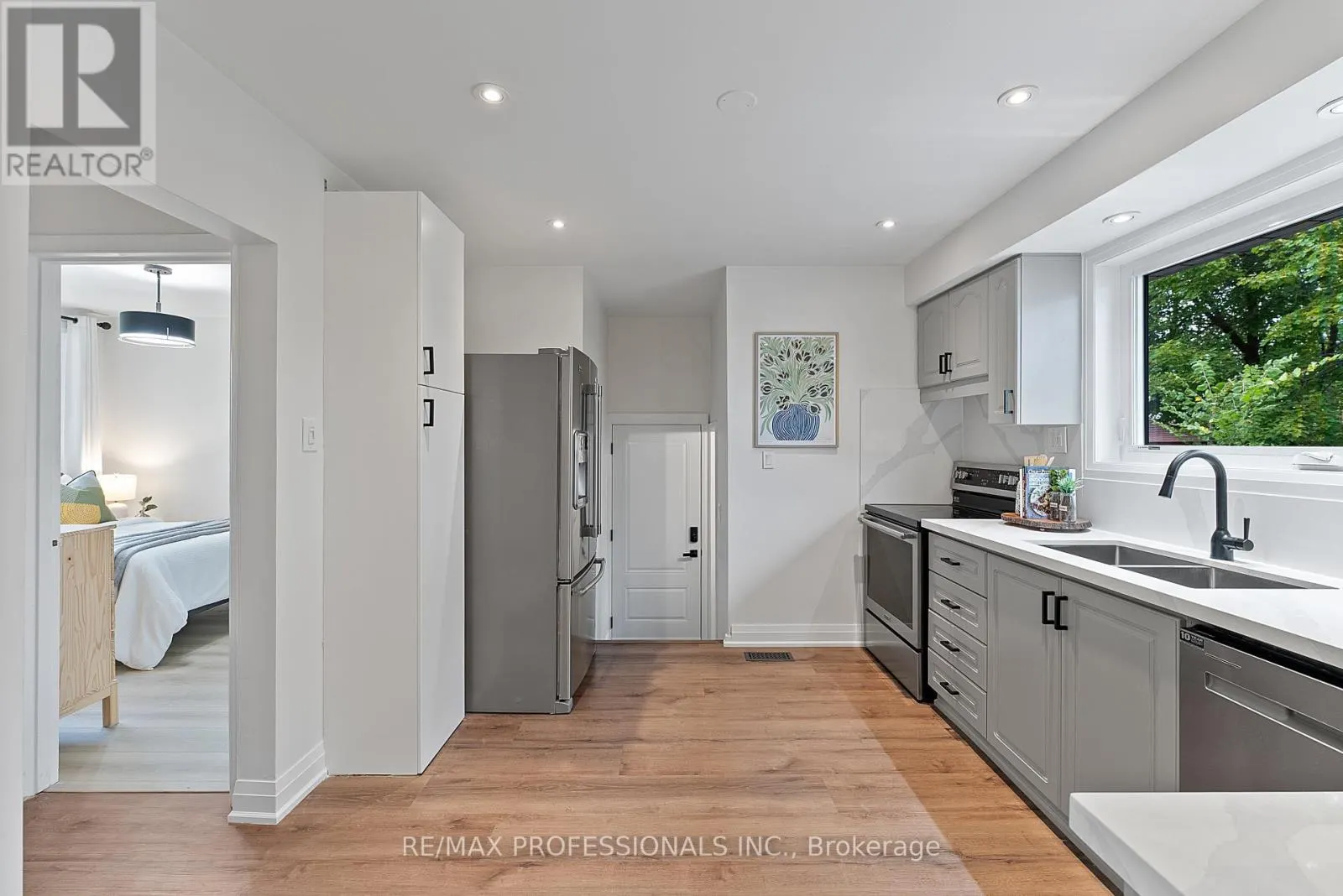 18 LAVINGTON DRIVE