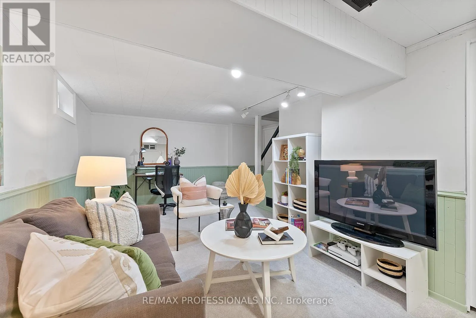 18 LAVINGTON DRIVE