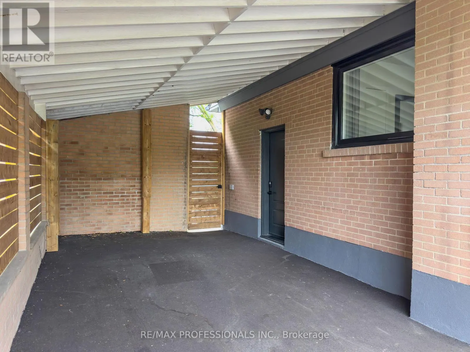 18 LAVINGTON DRIVE
