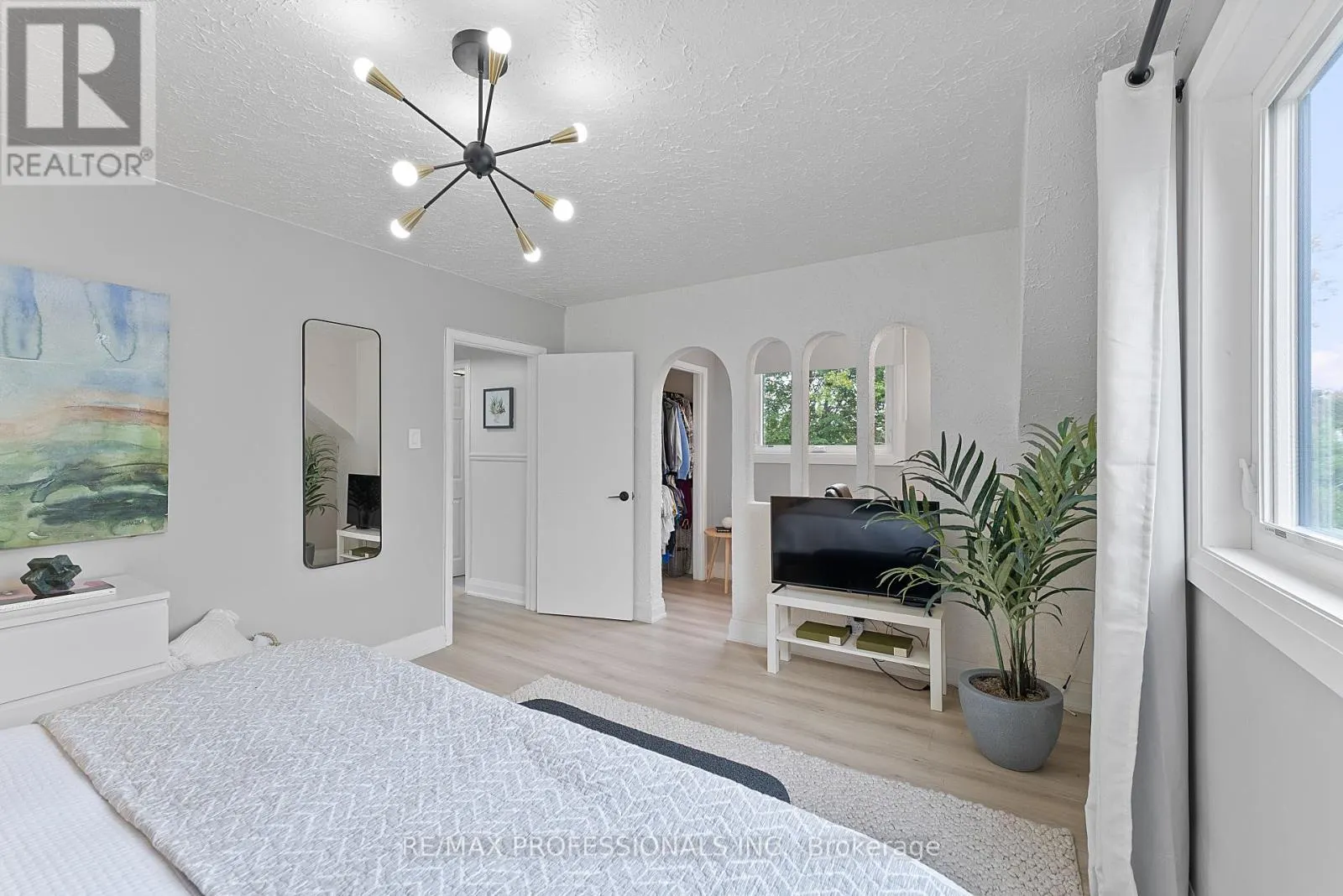 18 LAVINGTON DRIVE