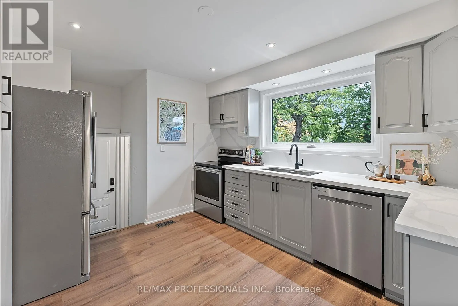 18 LAVINGTON DRIVE
