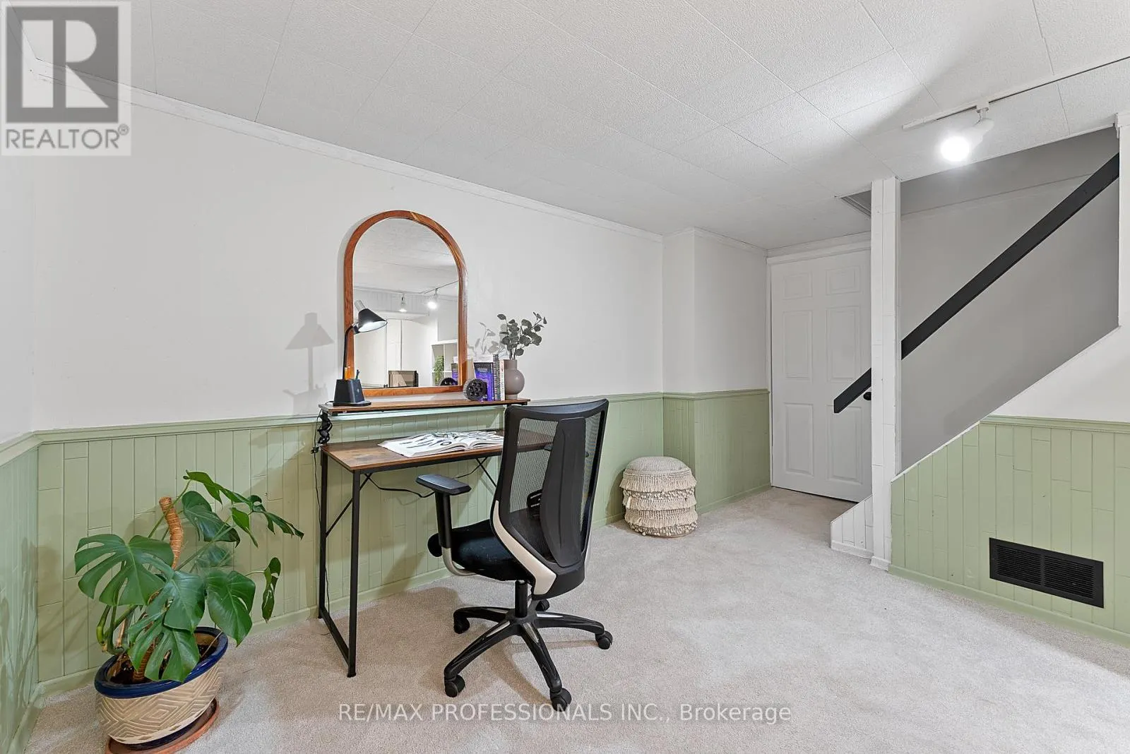 18 LAVINGTON DRIVE